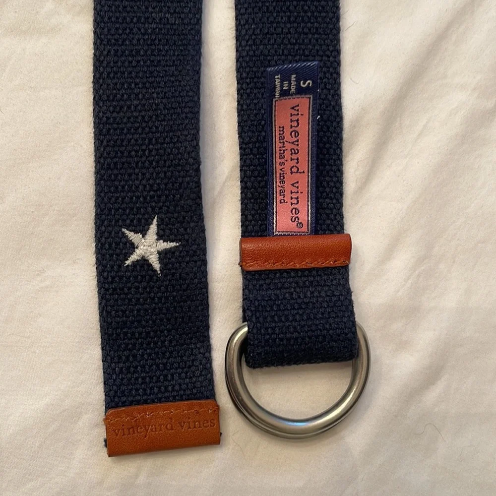 Vineyard Vines woven belt with D ring buckle